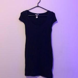 H&M black t-shirt dress in Size Small